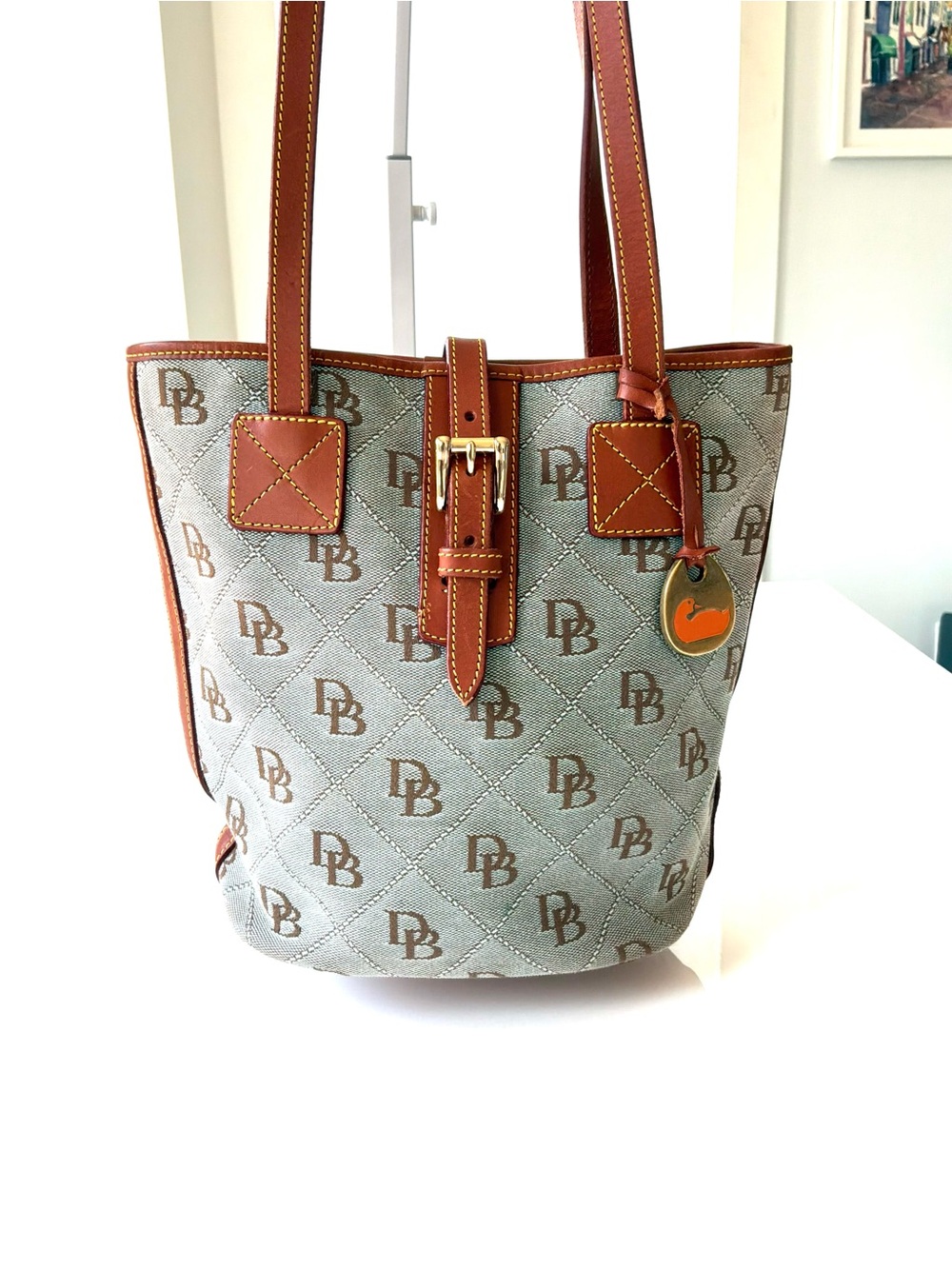 Dooney & Bourke Signature Quilted Canvas Bucket Bag A6362566 Khaki/Beige & Brown